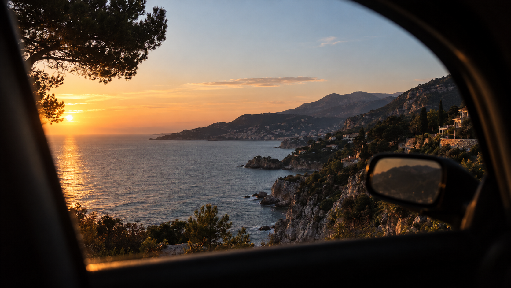Route du littoral vue depuis l'habitacle, en fin de journée