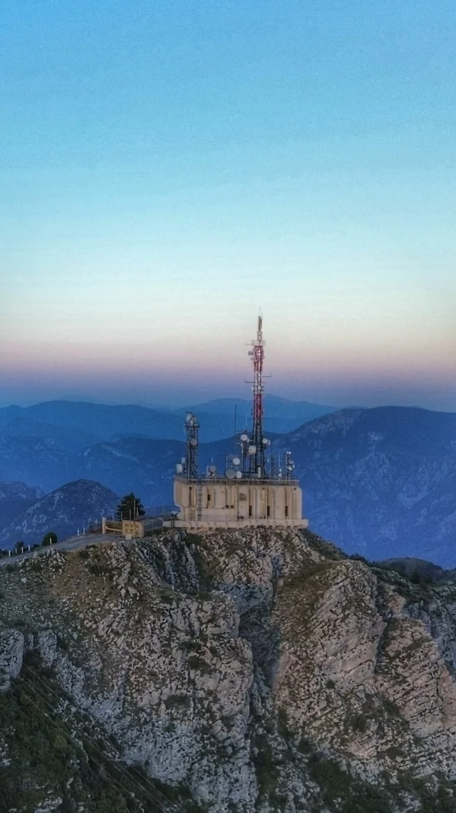 Sommet du Mercantour au crépuscule, vue aérienne